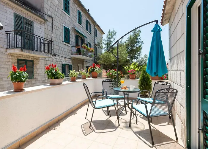 Apartment Abazur *